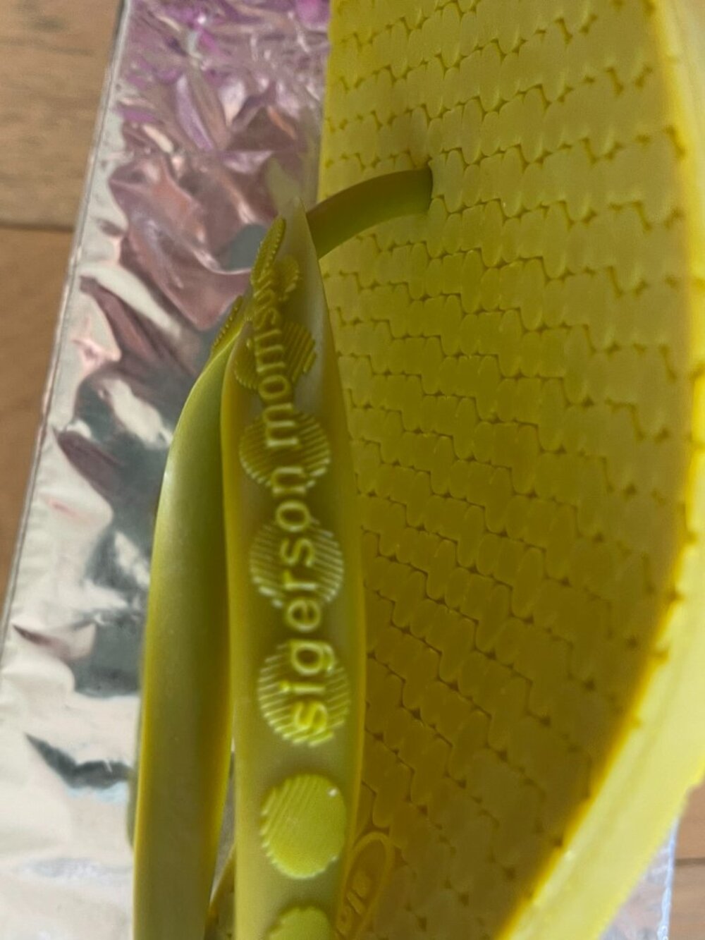 Sigerson Morrison Lime Green Thong Sandals - Size 9, - Picture 5 of 5